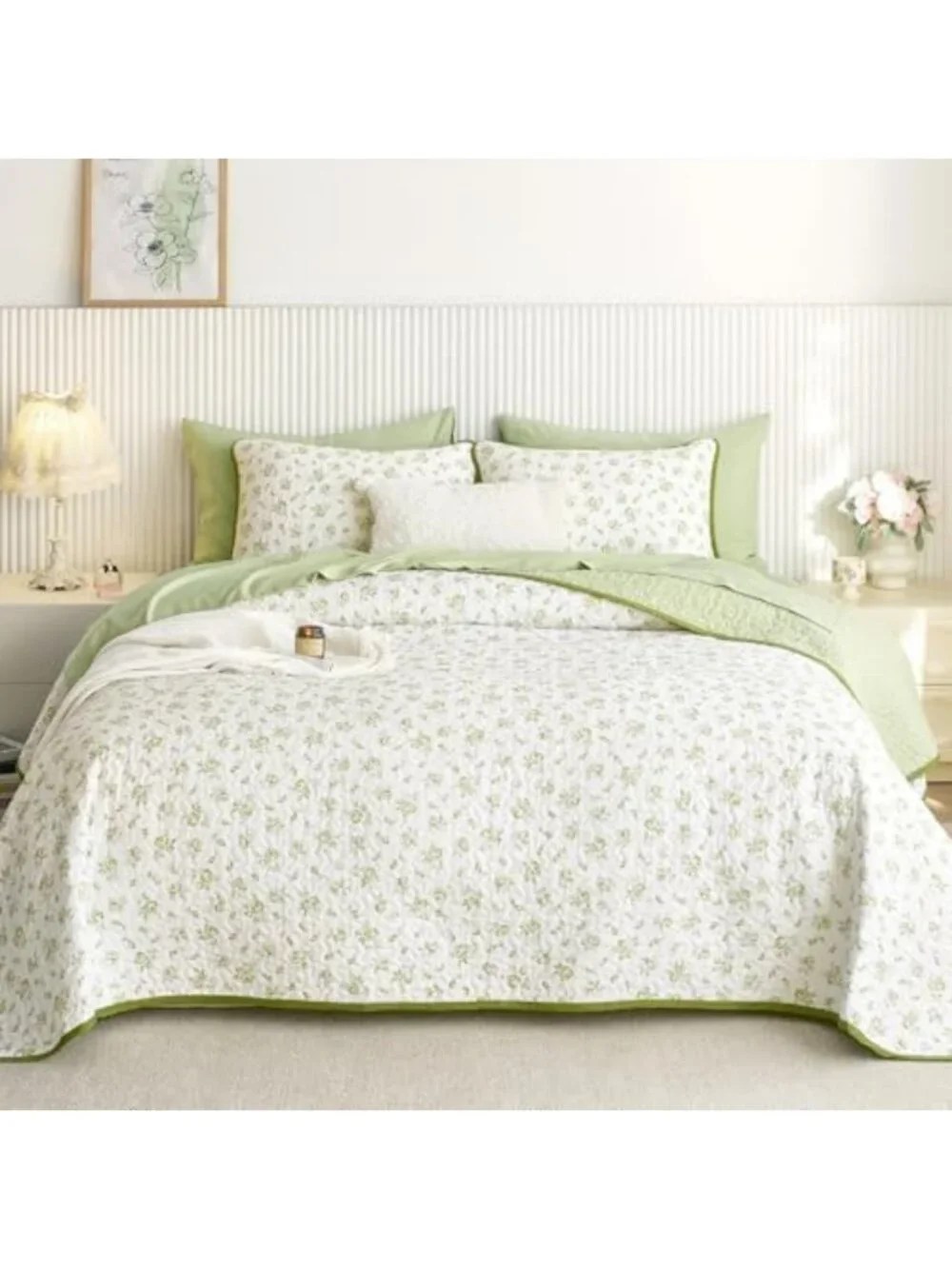 Floral Quilt Set - Cottagecore Shabby Chic Reversible Bedspread, 3 Pieces